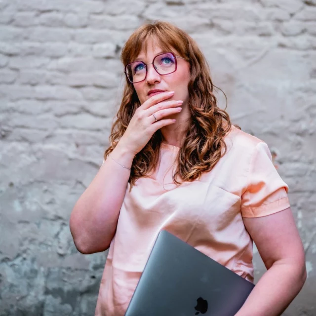 💭 In hoeverre kan of mag je AI vertrouwen met je advertenties op META? 

Onlangs vroeg een klant me of het verstandig is om te vertrouwen op de AI in het advertentiebeheer. En in hoeverre ga je precies mee met alle wijzigingen op basis van die AI of hun algortime?

❗️ Spoiler Alert: er bestaat geen holy grail waarbij ik je een pasklaar antwoord geef. Maar ik kan je wel enkele tips geven om dankzij AI meer potentiële klanten te vinden:

1️⃣ test verschillende instellingen
2️⃣ wees kritisch op vlak van je resultaten: brengt het op wat je verwacht? 
3️⃣ stuur bij wanneer nodig 

Nieuwsgierig naar meer tips om met weinig gedoe meer potentiële klanten te vinden via advertenties op META? Dan heb ik goed nieuws!

Binnen exact één week, op woensdag 6/11, geef ik een keitoffe masterclass waarin ik je toon hoe je met slimme advertenties op Facebook & Instagram:

✅ je doelgroep kan bereiken
✅ toekomstige klanten kan aantrekken
✅ je bedrijf doet groeien

Wil je er graag bij zijn? 📅 Reserveer jouw plekje voor deze unieke masterclass op woensdag 6 november en ik vertel je al mijn geheimen. 

👉 Zie link in bio of socialads.be